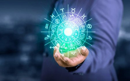 What defines a good astrologer in India
